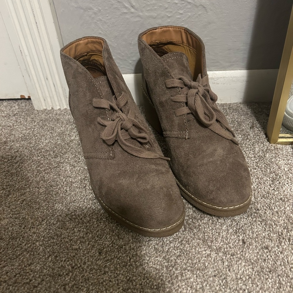 Universal Thread Taupe Lace Up Heeled Booties